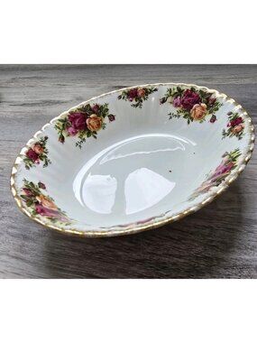 Royal Albert 1962 Country Roses 9” Oval Bowl Deep Serving Dish